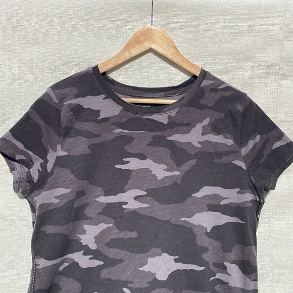 Athleta Organic Daily Black Camo Crew Tee Shirt Size Large - Picture 4 of 8